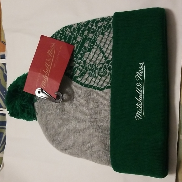 Boston celtics winter hat - Picture 2 of 6